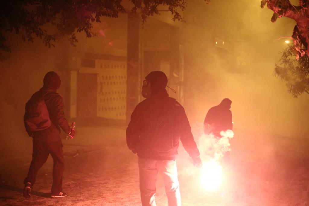 Νέες επιθέσεις και μολότοφ γύρω από το Πολυτεχνείο