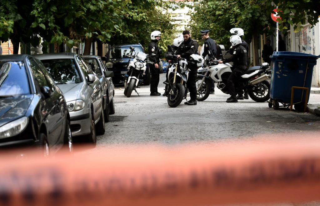 Βρέθηκε χειροβομβίδα έξω από σπίτι εκδότη στα Βριλήσσια