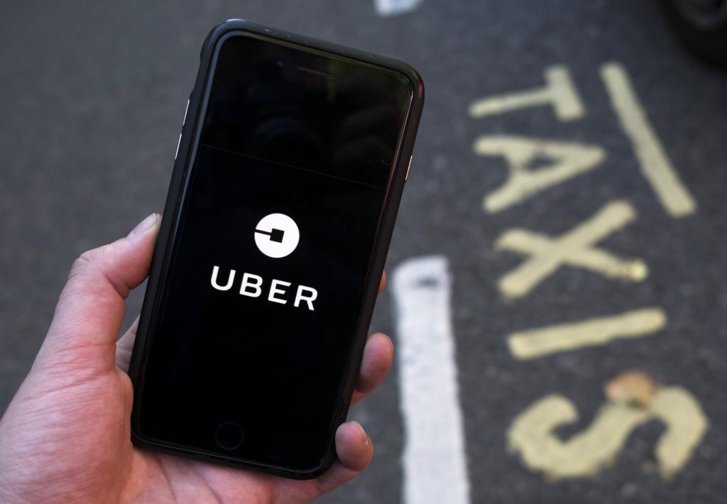 «Δικαιωμένοι» οι οδηγοί ταξί από την απόφαση για την Uber