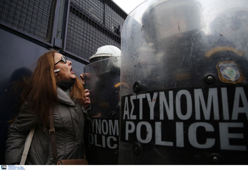 Χημικά στο Ειρηνοδικείο – Ακύρωση πλειστηριασμών