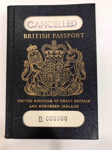Τα βρετανικά διαβατήρια θα επιστρέψουν στο μπλε μετά το Brexit