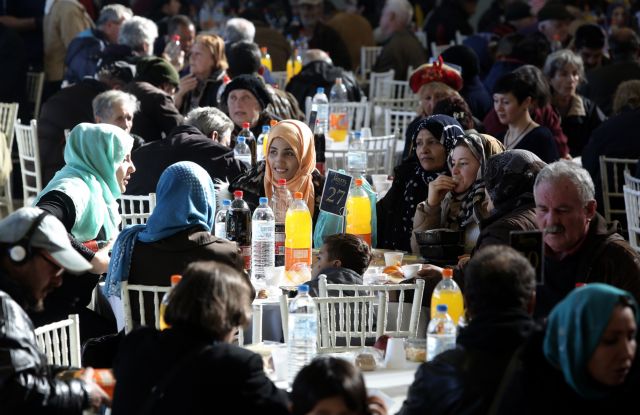 Γεύμα αγάπης από τον δήμο Αθηναίων