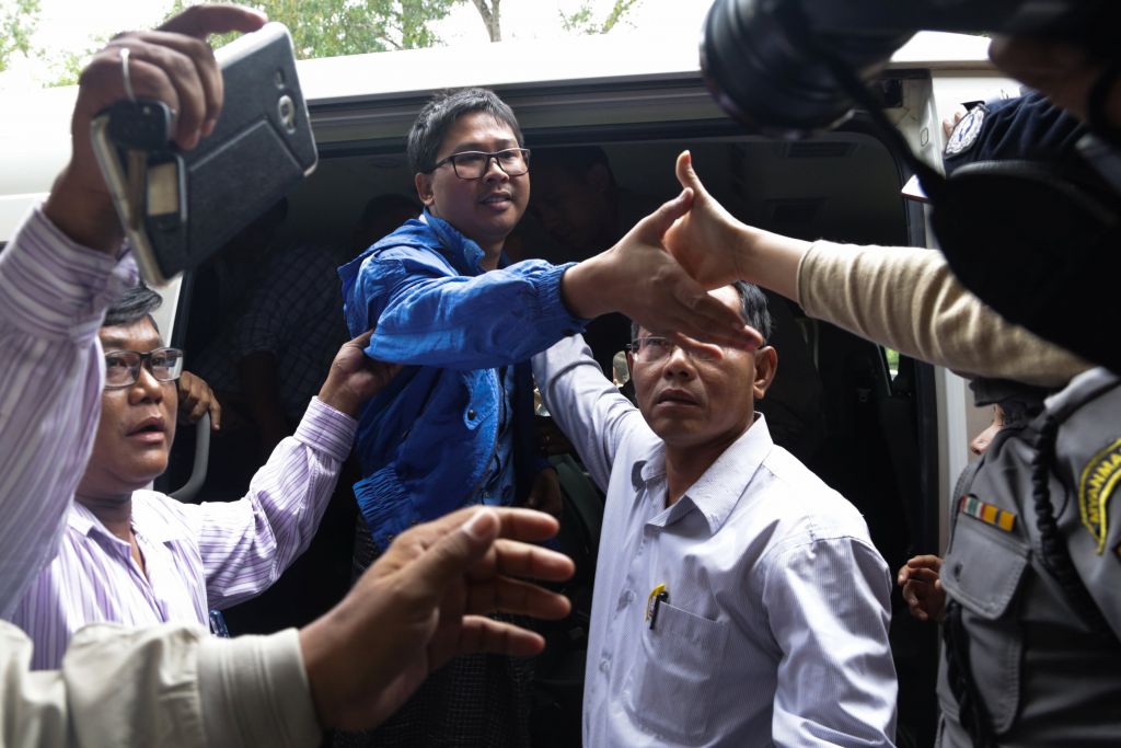 Μιανμάρ: Παρατείνεται η προφυλάκιση των δύο δημοσιογράφων του Reuters