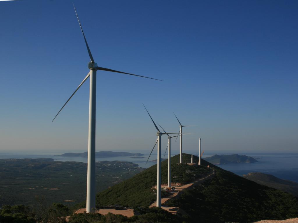 ΡΑΕ: Νέοι διαγωνισμοί για αιολικούς και φωτοβολταϊκούς σταθμούς