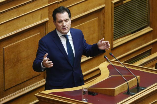 Μαξίμου: Βίντεο με Αδωνι που επιτίθεται στον Καραμανλή