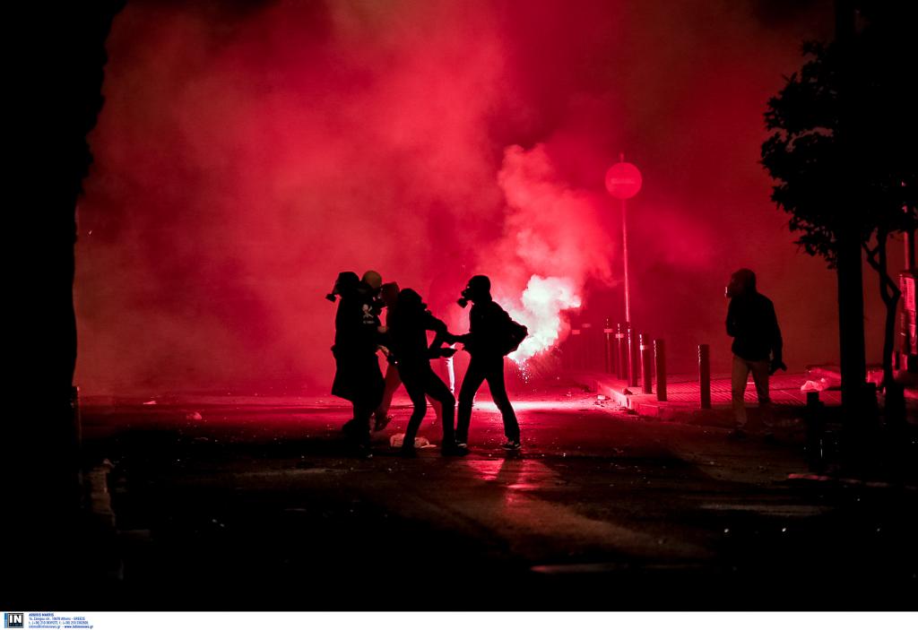 Νέα νύχτα επεισοδίων έξω από το Πολυτεχνείο