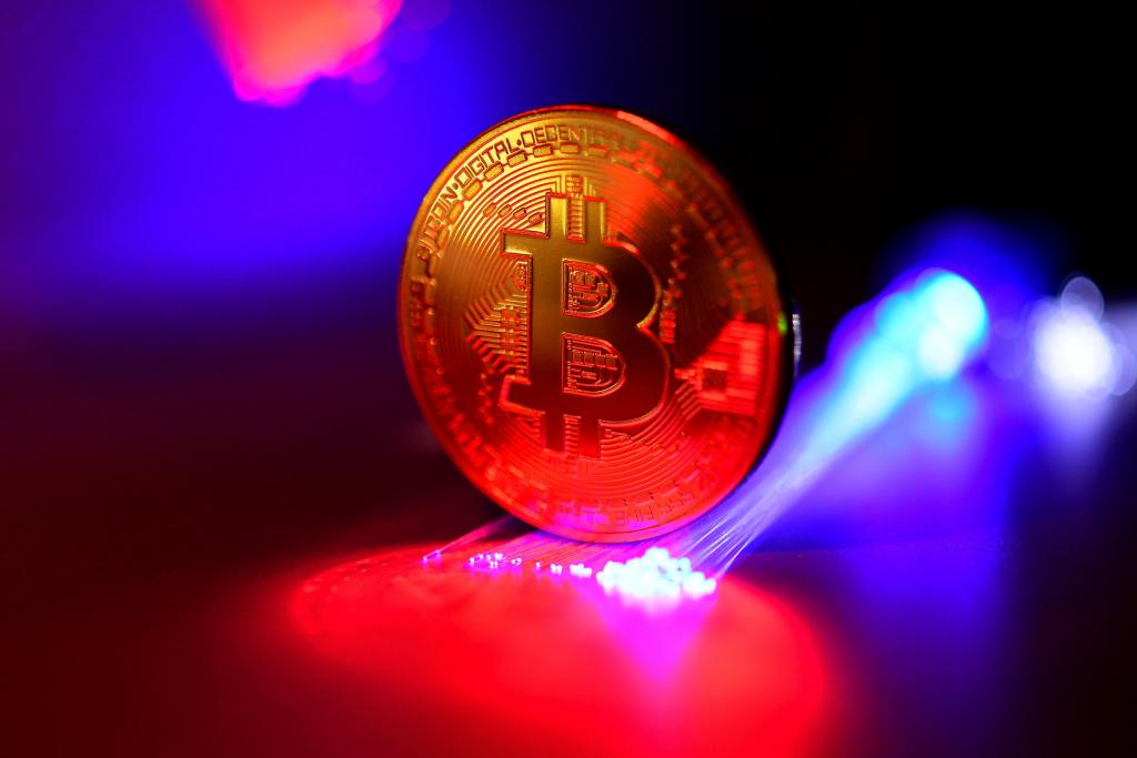 Σε ελεύθερη πτώση το bitcoin – Τέλος στο «ξεφρενο πάρτι»