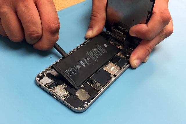 Δεν «σκοτώνουμε» τα iPhone όταν παλιώνουν!