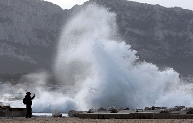 Η Γαλλία στο έλεος της Ελεανόρ: Τουλάχιστον 2 νεκροί