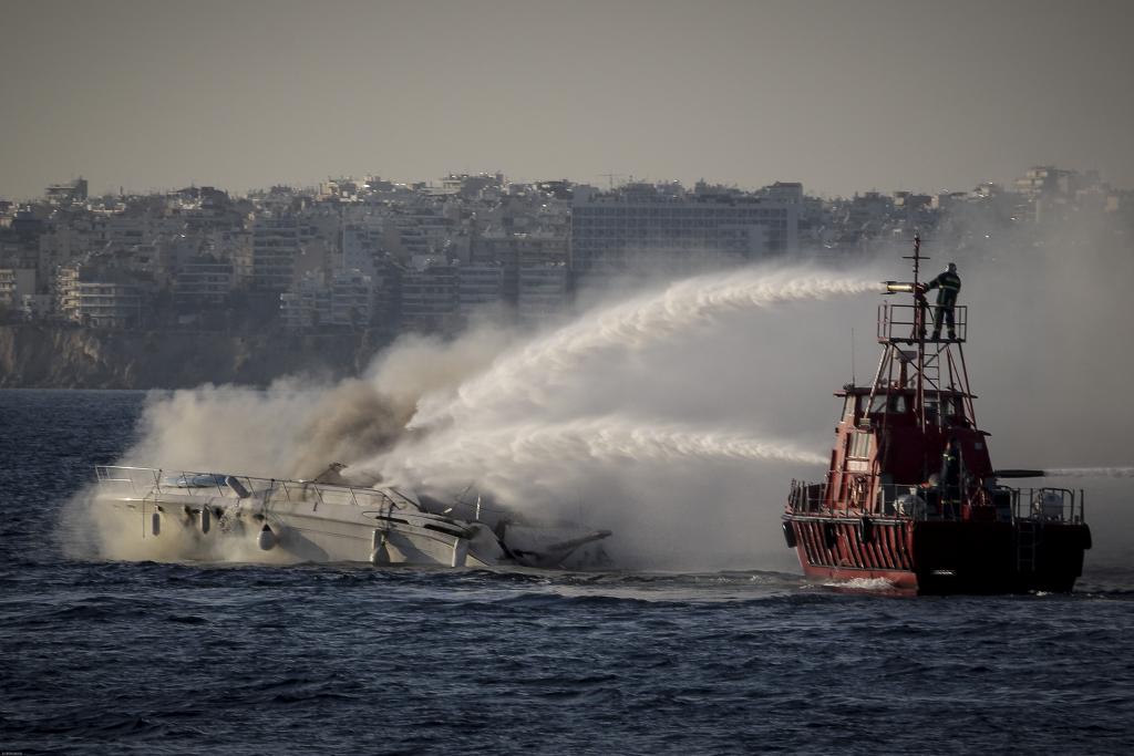 Πυρκαγιά σε σκάφος στον Αλιμο