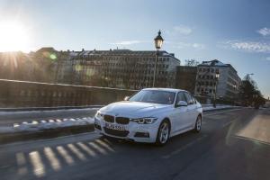 BMW 330e Plug-in Hybrid: Εναλλακτικός οικολόγος!