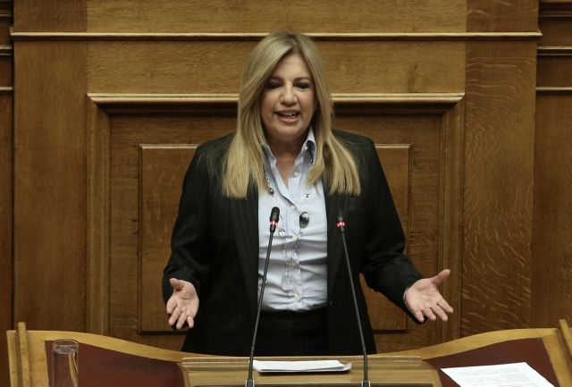 Γεννηματά: Πλήρης η υποταγή στις εντολές των δανειστών