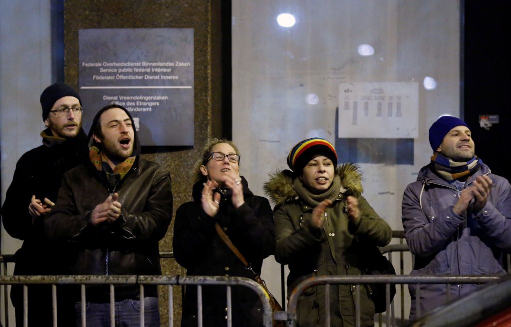 Σάλος για νόμο με κατ’οίκον έρευνες για εντοπισμό μεταναστατών