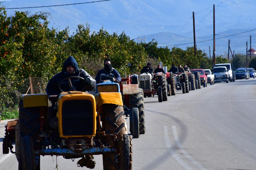 Νέο αγροτικό μπλόκο στην Ιόνια Οδό