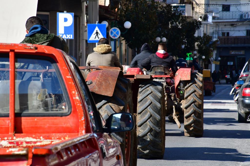 Στο κέντρο της Θεσσαλονίκης με τρακτέρ οι αγρότες