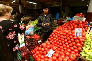 Wasted food: Every Greek throws out nearly 100 kg of food in a year