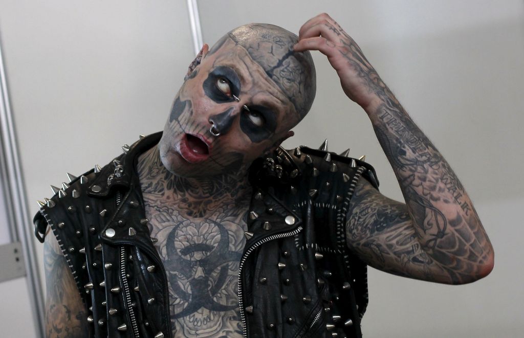 Zombie Boy : Ο κόσμος του θεάματος θρηνεί το θάνατο του εκκεντρικού μοντέλου