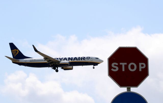 Καθηλωμένα για 24 ώρες τα αεροπλάνα της Ryanair