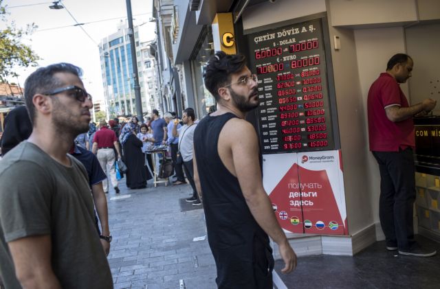 Η κατάρρευση της τουρκικής λίρας αγγίζει και την Ελλάδα
