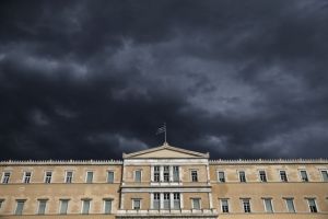 Οι συλλογικές συμβάσεις επιστρατεύονται στην παροχολογία της κυβέρνησης