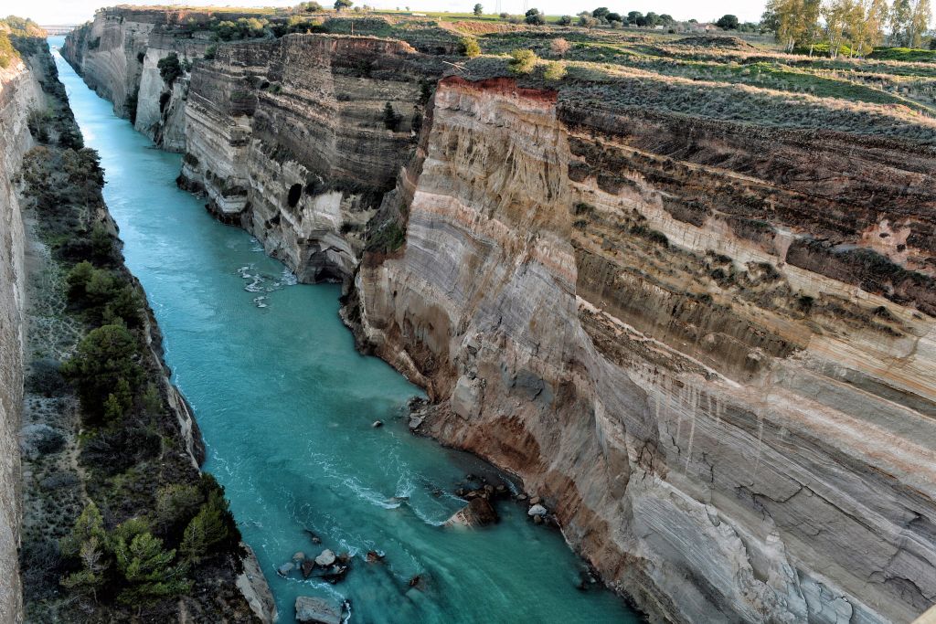 Επεσε στον Ισθμό της Κορίνθου