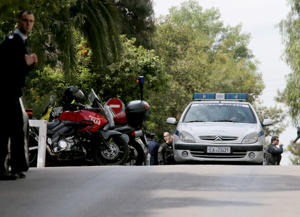 Ενοπλος λήστεψε 17χρονη στον Πειραιά