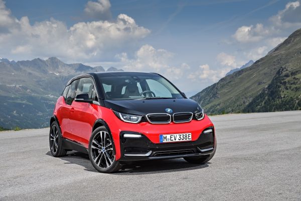 Αύξηση 42% σημειώνουν οι πωλήσεις των ηλεκτρικών της BMW