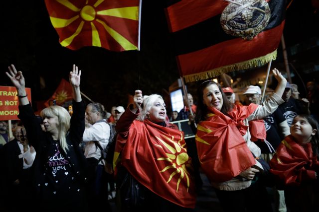 Σε δύσκολη θέση ο Ζάεφ – Μπλέκεται το «κουβάρι» του Μακεδονικού