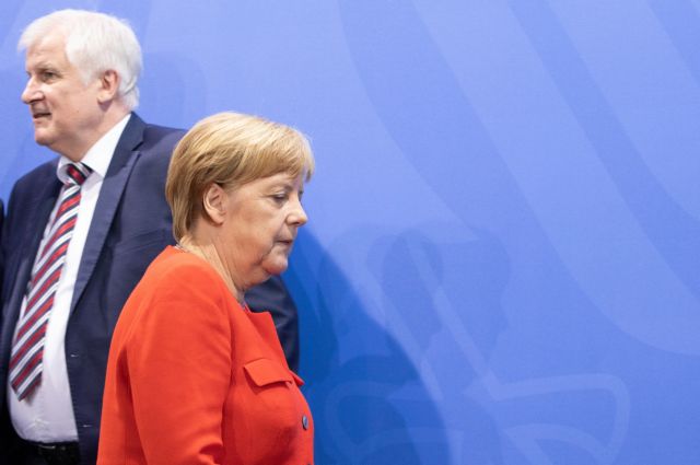 Γερμανικά ΜΜΕ: Να ξεκαθαρίσει η σχέση Μέρκελ-Ζεεχόφερ