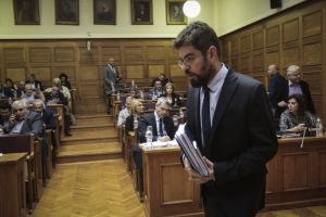 Βουλή: Πυρά κατά κυβέρνησης για τον νόμο Παρασκευόπουλου