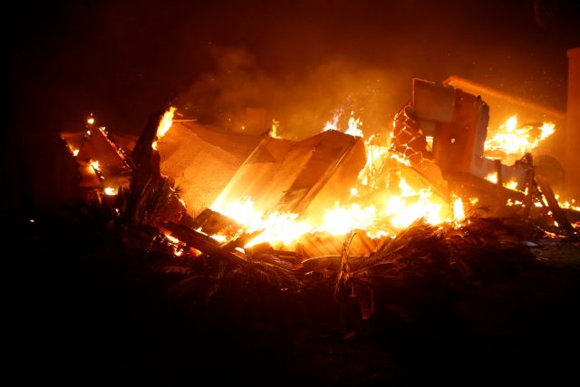 Στις φλόγες η Καλιφόρνια: Απανθρακώθηκαν πέντε άνθρωποι