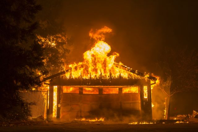 Καλιφόρνια : Φονική πυρκαγιά καίει ανθρώπους και σπίτια στο πέρασμά της