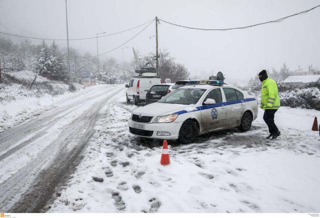 Χιονίζει στη Θεσσαλονίκη