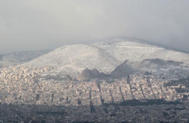 Χιόνια στην Αττική από το βράδυ των Χριστουγέννων