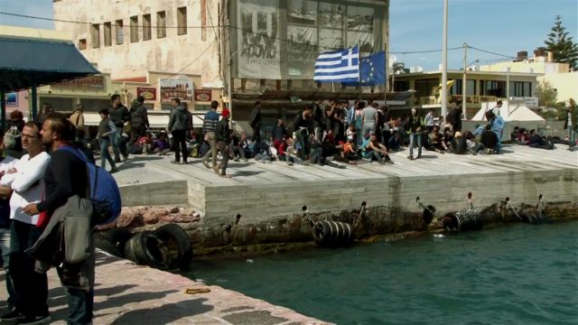 Επιχείρηση εκκένωσης του λιμανιού της Χίου από μετανάστες
