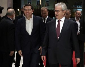 [Μικροπολιτικός] Βοήθεια από τους εφοπλιστές ζήτησε ο Τσίπρας