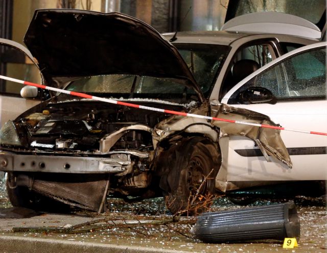 Γερμανία: Αυτοκίνητο έπεσε σε στάση λεωφορείου – Μια γυναίκα νεκρή