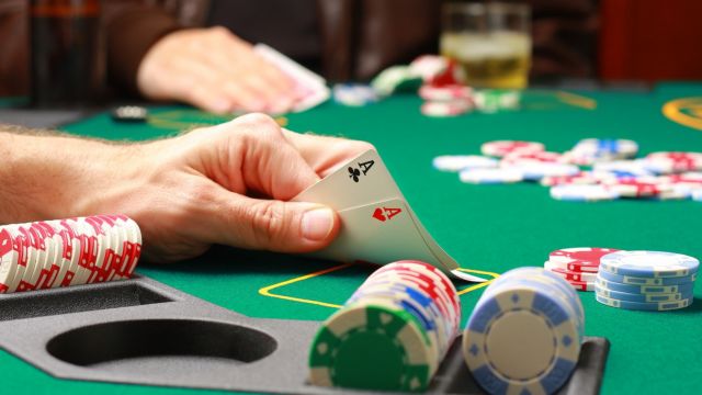 Ηράκλειο: Σύλληψη 20 ατόμων για συμμετοχή σε παράνομα τυχερά παιχνίδια