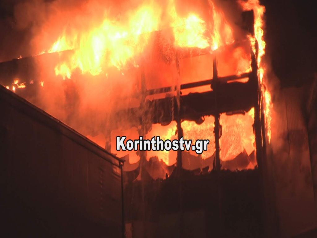 Μάχη για την κατάσβεση μεγάλης πυρκαγιάς σε μεταφορική εταιρεία (βίντεο)