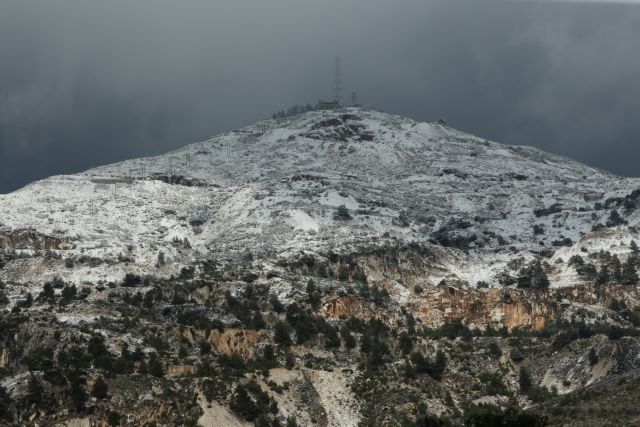 Διασώθηκε οικογένεια που είχε εγκλωβιστεί στα χιόνια