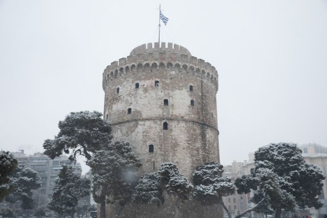 Συλλήψεις για τις αφίσες βουλευτών με το σχόλιο: «Εσύ θα προδώσεις τη Μακεδονία;»