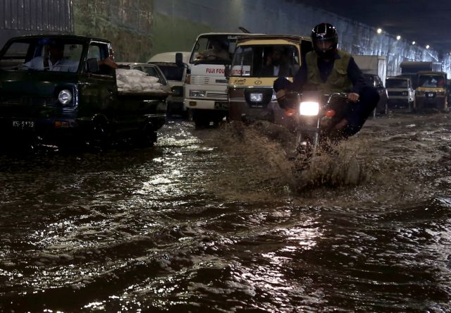 Πακιστάν: 24 νεκροί μετά σύγκρουση λεωφορείου με φορτηγό