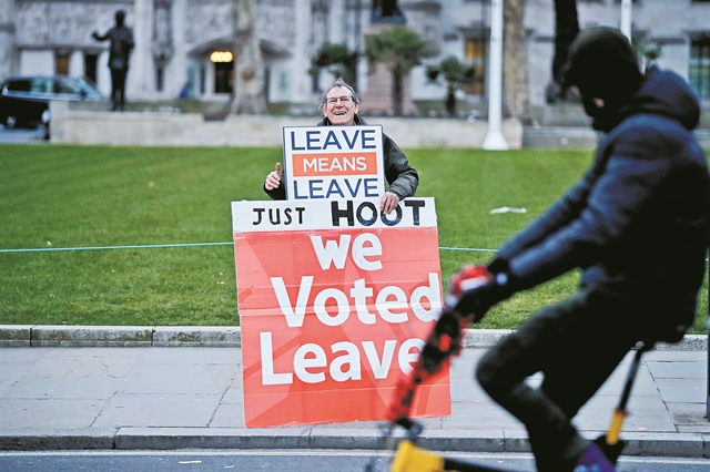 Ετοιμάζονται για ένα άτακτο Brexit