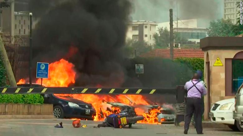 Κένυα: Ενοπλη επίθεση σε ξενoδοχείο στο Ναϊρόμπι