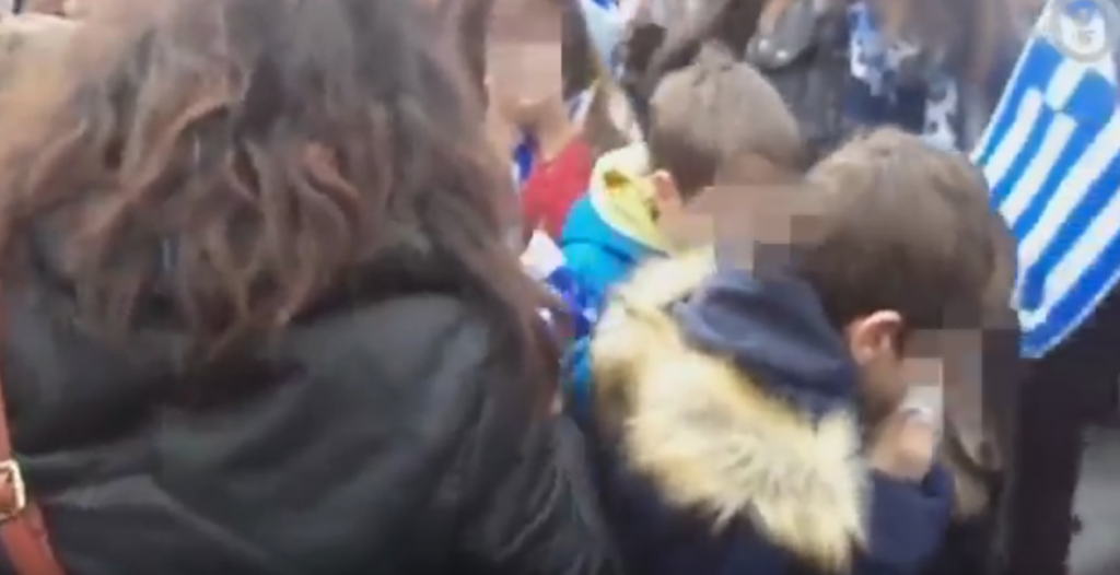 Συγκλονιστικό βίντεο: Βροχή χημικών «έπνιξε» μικρά παιδιά στο συλλαλητήριο