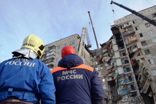 Ρωσία : Ανέσυραν 21 νεκρούς από τα ερείπια της πολυκατοικίας