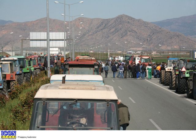 Οι αγρότες έκλεισαν την Εθνική Οδό στον Πλατύκαμπο