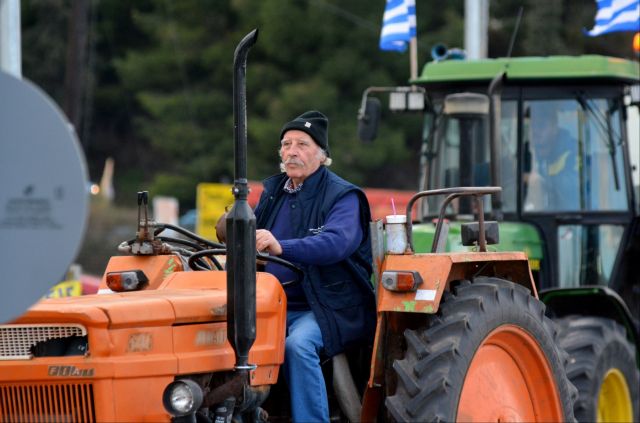 Οι αγρότες αποχώρησαν από το μπλόκο της Νίκαιας