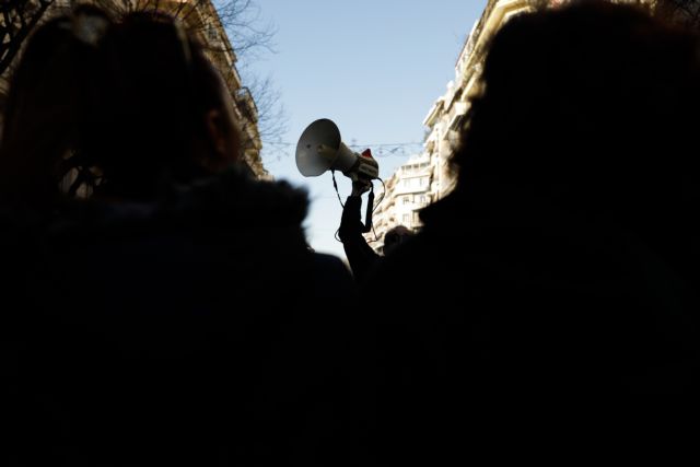 Απεργία και συγκέντρωση στο υπουργείο Εργασίας των εργαζομένων στα ταμεία