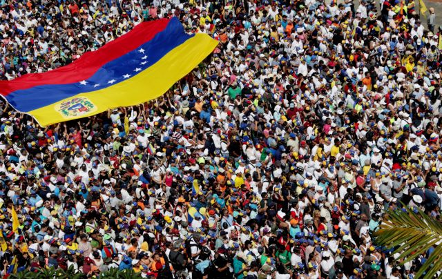 Καζάνι που βράζει η Βενεζουέλα – Χιλιάδες πολίτες στους δρόμους κατά Μαδούρο